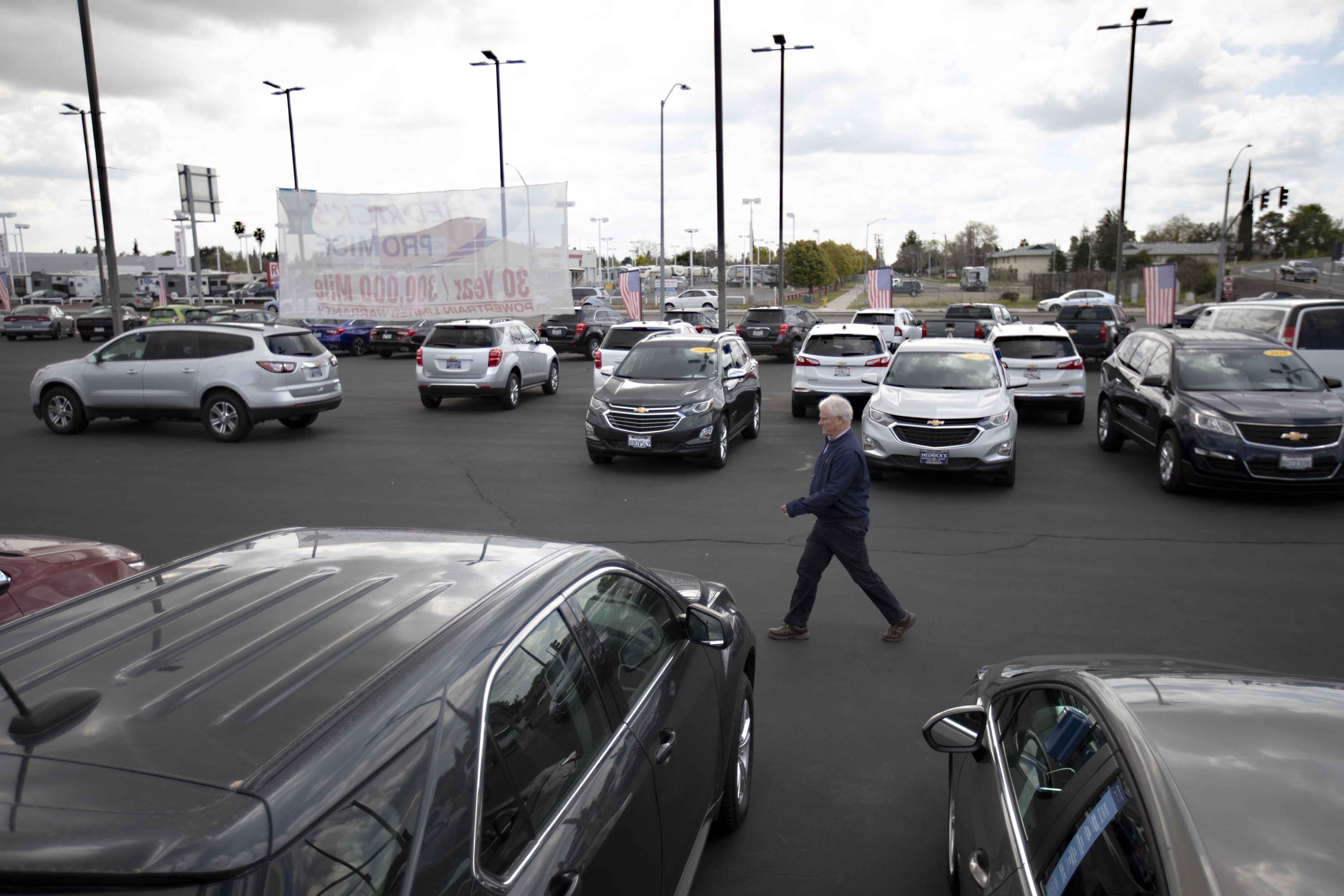 Forty-two years after dropping out of Fresno State to take a job at a Chevrolet dealership, Wade Hedrick is still at the same job, but is returning to college to pursue his bachelor’s degree. 